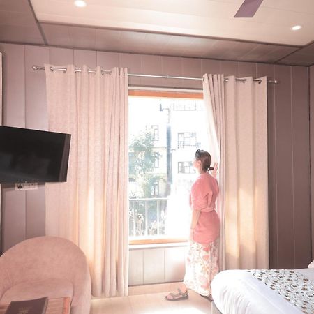 רישיקש Yogved Hospitality & Resort מראה חיצוני תמונה
