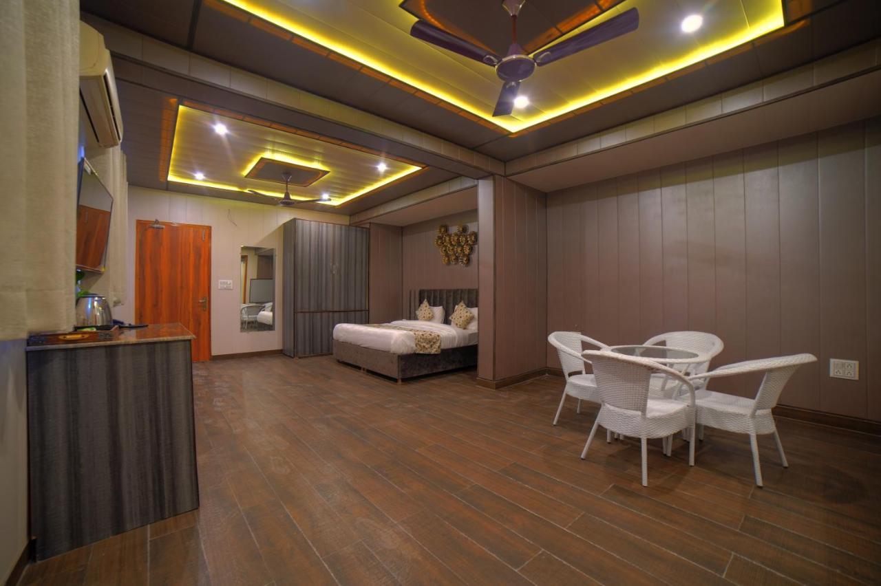 רישיקש Yogved Hospitality & Resort מראה חיצוני תמונה