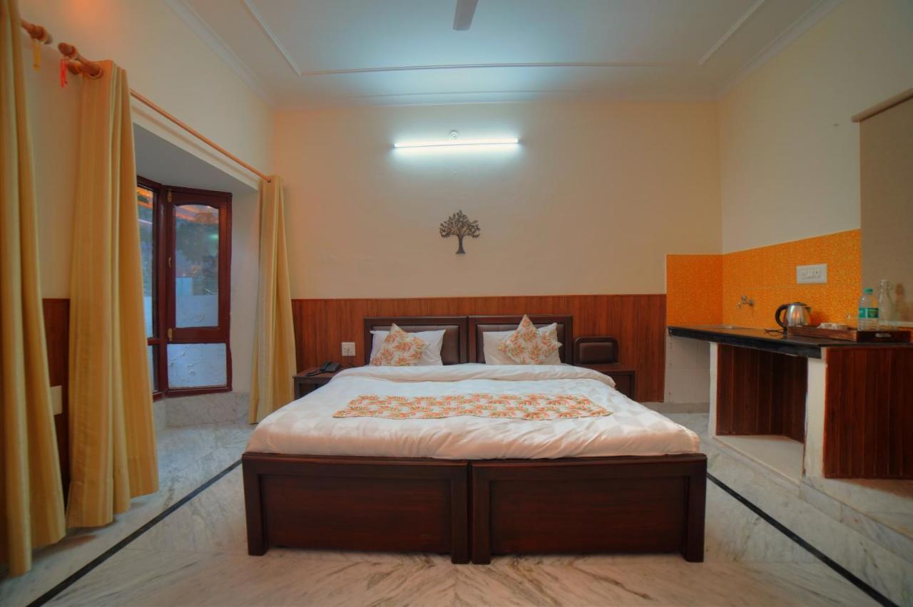 רישיקש Yogved Hospitality & Resort מראה חיצוני תמונה