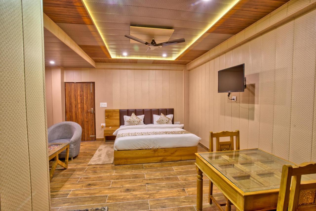 רישיקש Yogved Hospitality & Resort מראה חיצוני תמונה