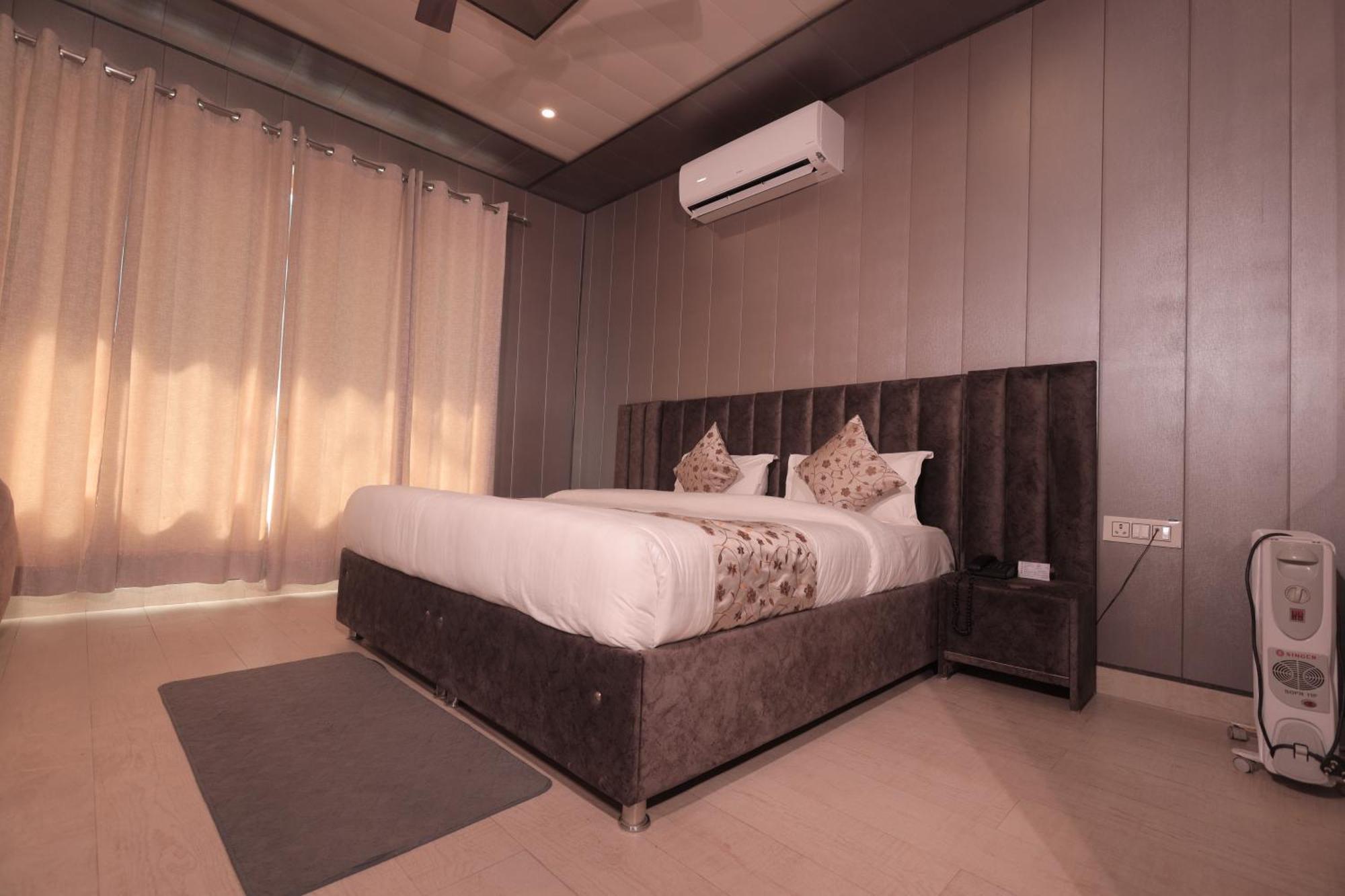 רישיקש Yogved Hospitality & Resort מראה חיצוני תמונה