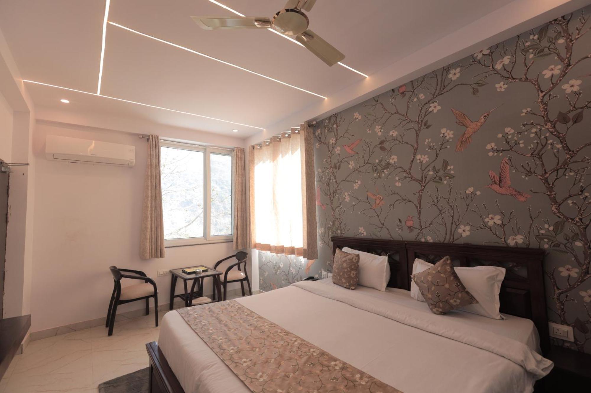 רישיקש Yogved Hospitality & Resort מראה חיצוני תמונה