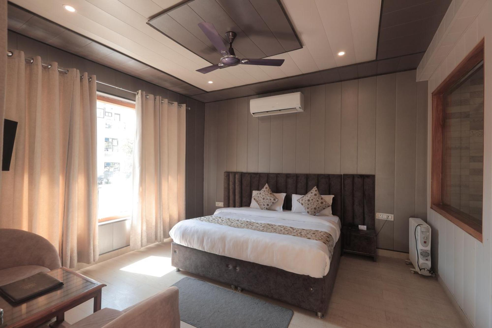 רישיקש Yogved Hospitality & Resort מראה חיצוני תמונה