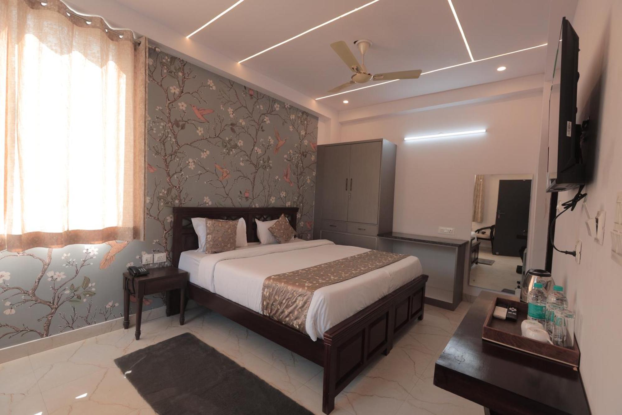 רישיקש Yogved Hospitality & Resort מראה חיצוני תמונה