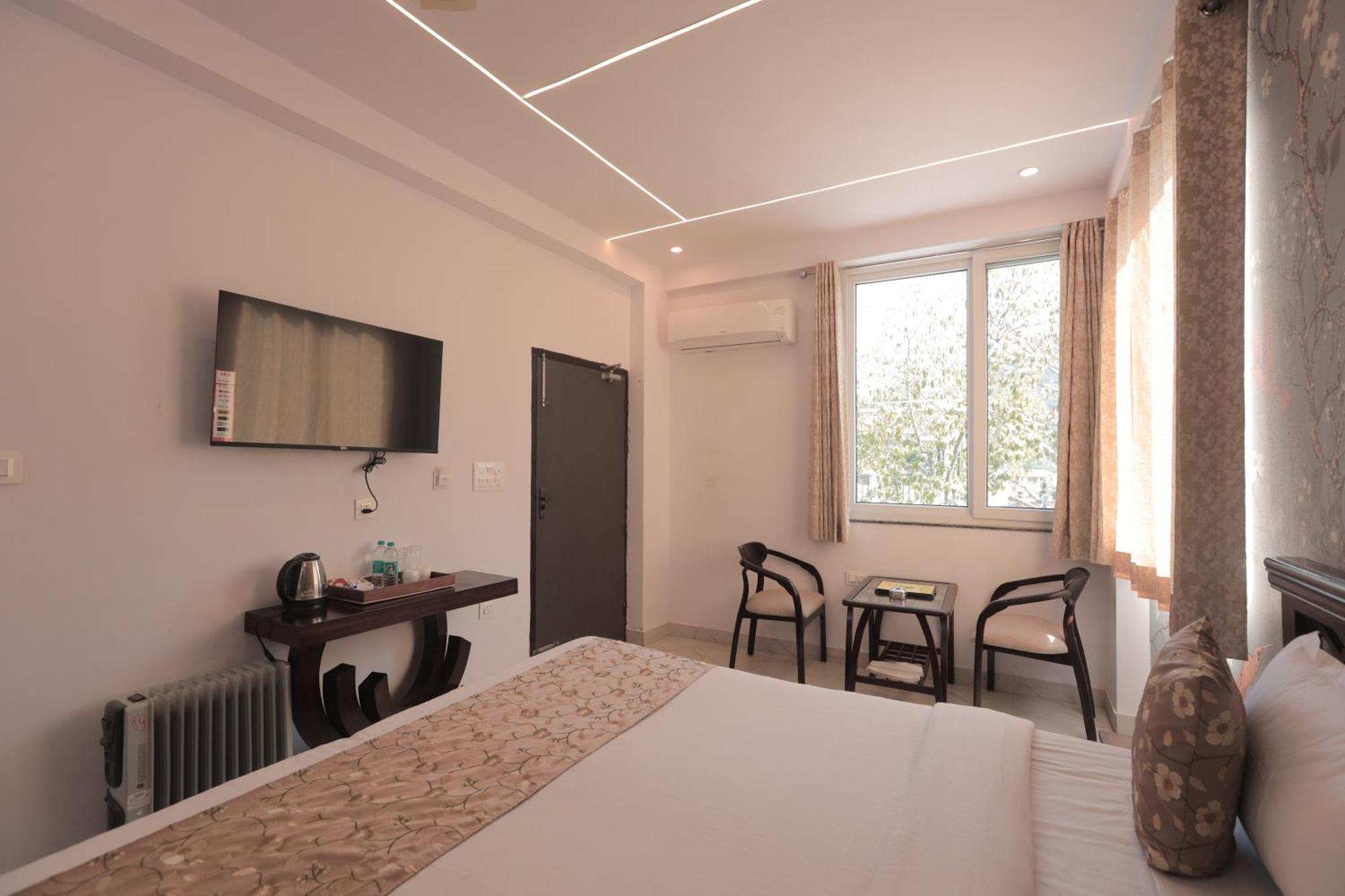 רישיקש Yogved Hospitality & Resort מראה חיצוני תמונה